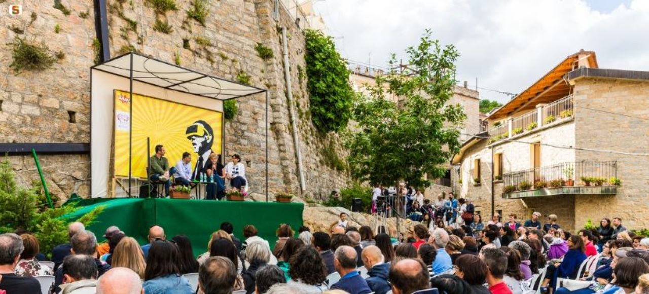 Gavoi, Festival letteratura 2017: Piazza Mesubidda - ph. Monari Nicola