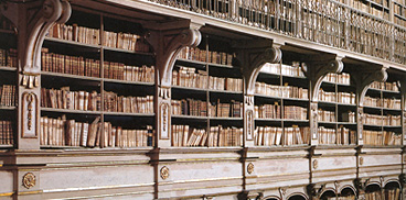 Cagliari, Biblioteca universitaria - Il ballatoio della sala settecentesca